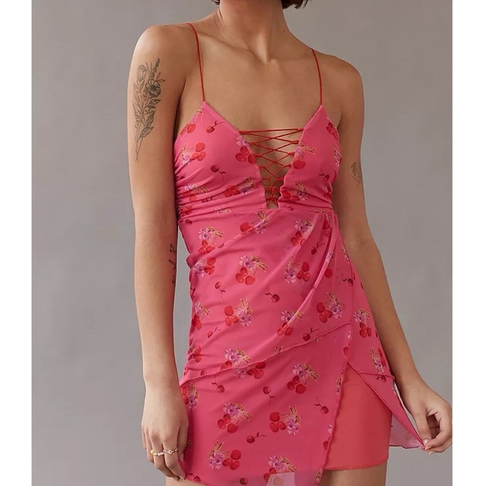 💕URBAN OUTFITTERS cherry mesh slip dress NEW size S pink - Picture 2 of 5